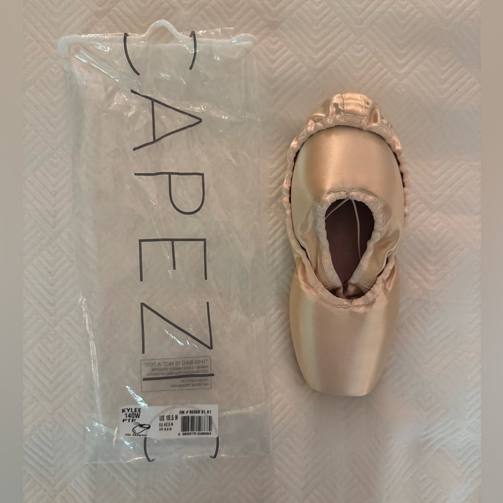 Capezio Kylee 10.5 N pointe shoes 140W